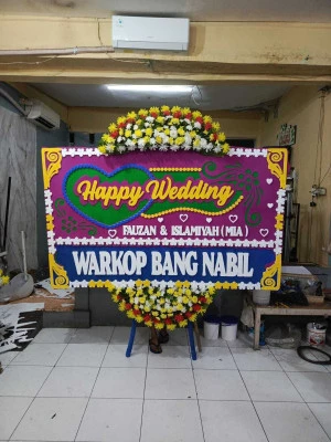 Papan Bunga di Grantung Bayan